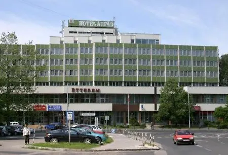 Arpad فندق